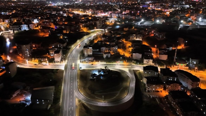Gebze Eskihisar Feribot Yolu ışıl ışıl;  Dev proje, gece görüntüsüyle de göz kamaştırıyor